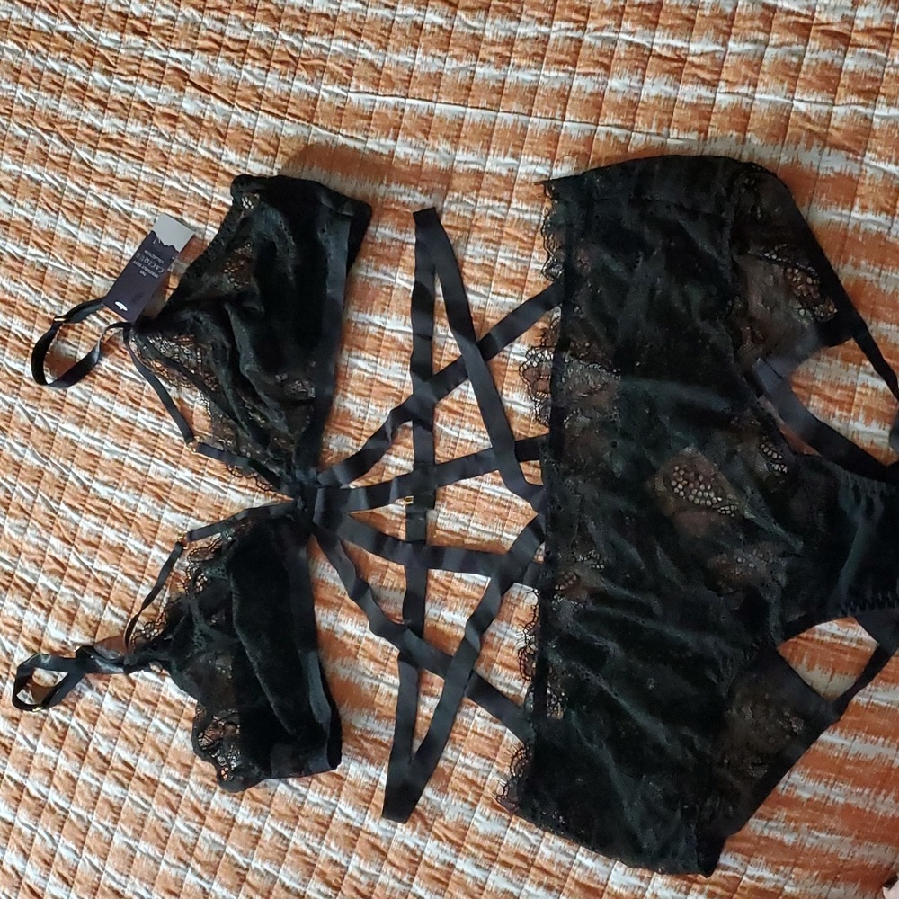 cacique lacy body suit with straps 14/16 black